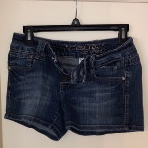 Size M, Jean Shorts